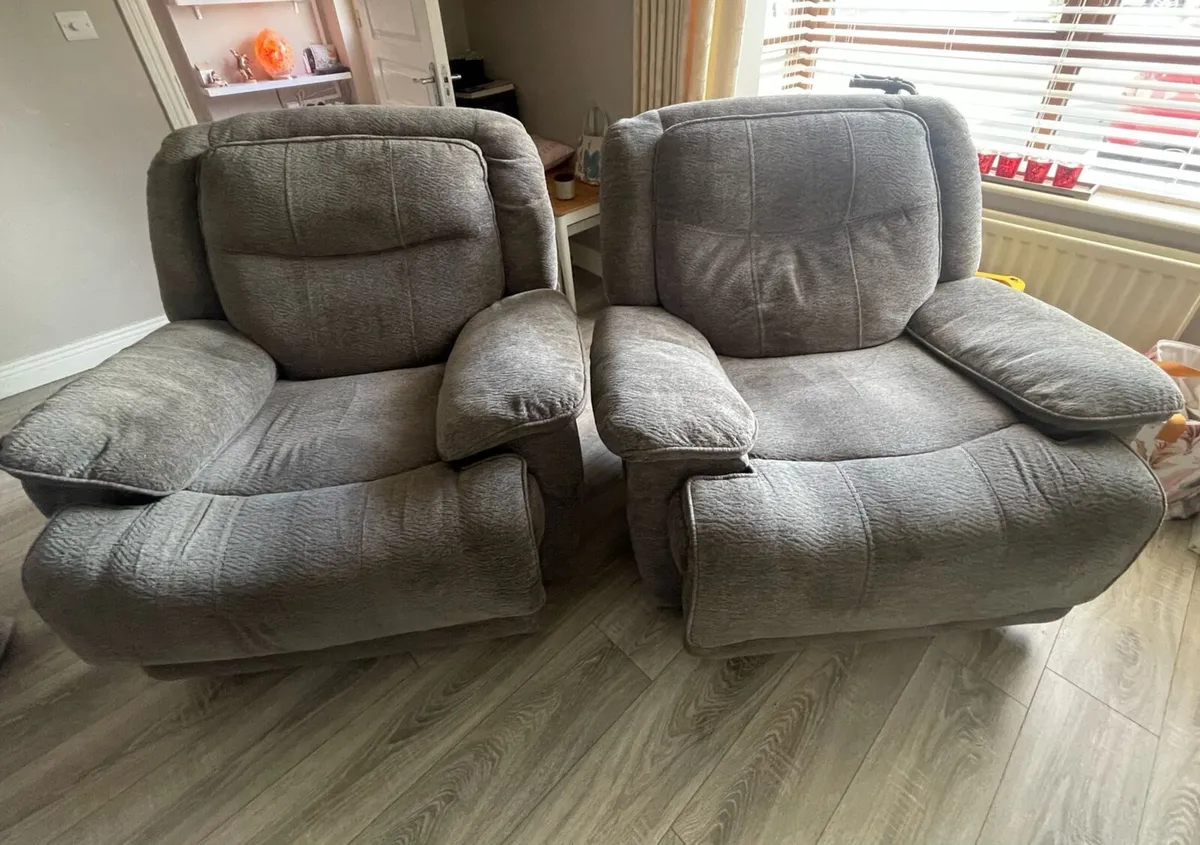 3 Seater & 2 Armchairs PRICE DROP - Image 2