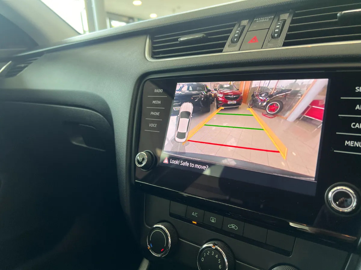 AMBITION 1.2 TSI **Spotless Condition/High Spec/Lo - Image 4