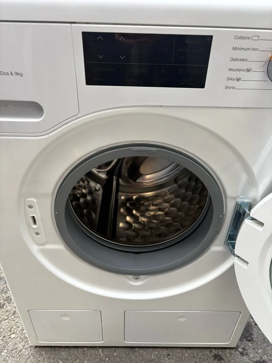 Miele Washing Machine (REPAIR OR PARTS) - Image 2
