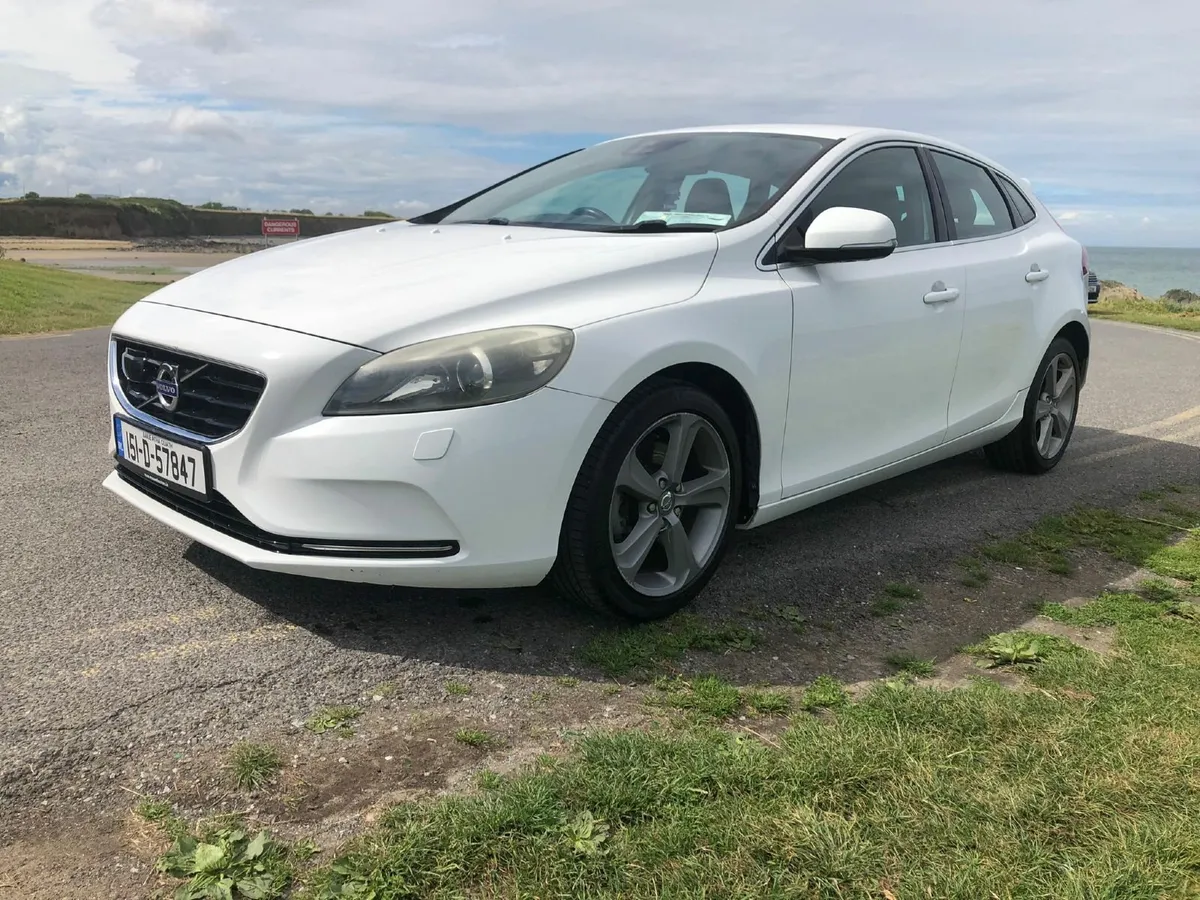 Volvo V40 2015 - Image 1