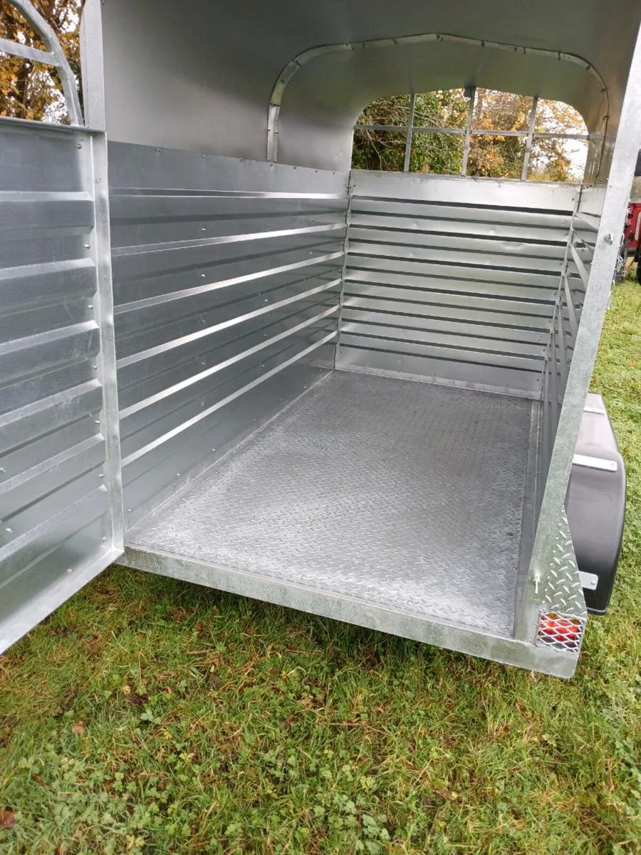 New galvanized cattle trailer - Image 3