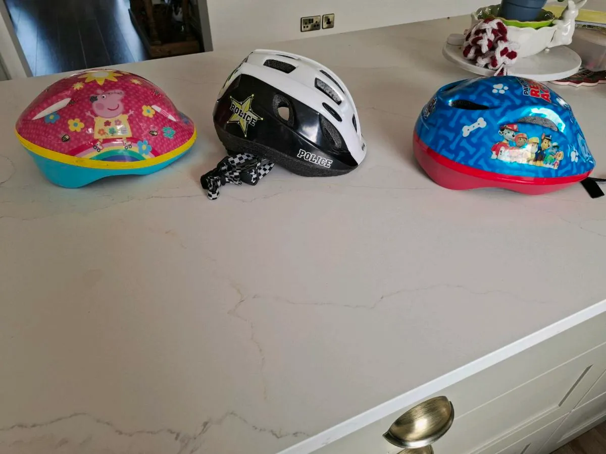 Kids bikes and helmets - Image 2