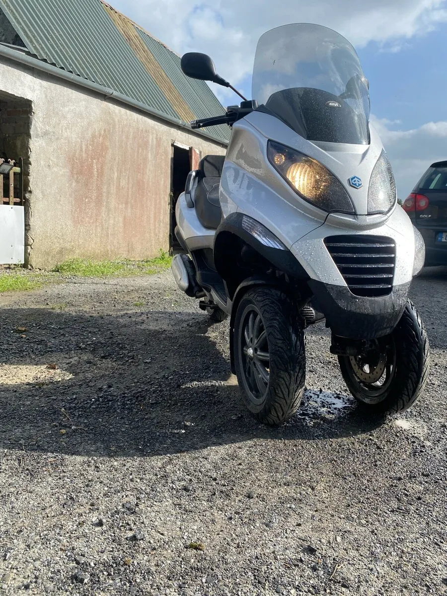 Piaggio mp3 very low mileage - Image 1