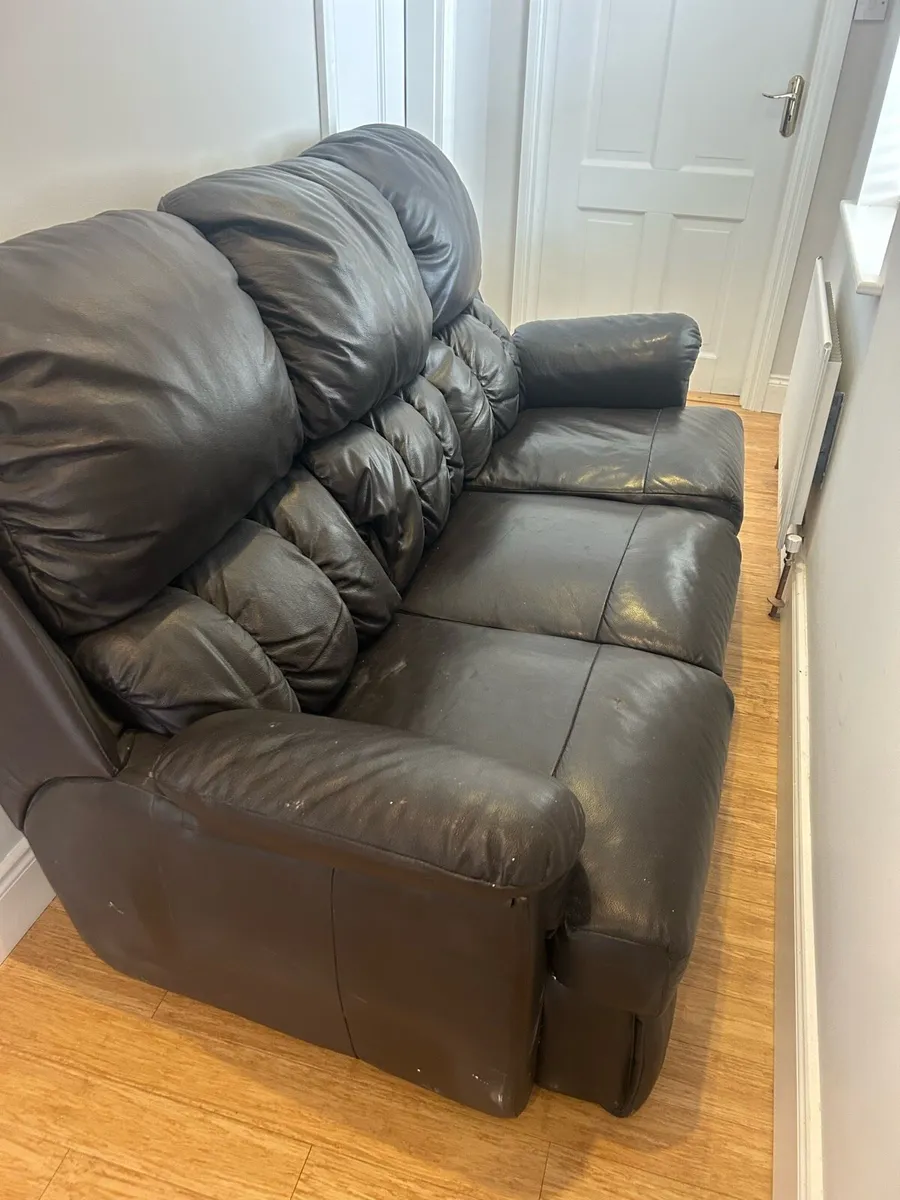 3 seater leather couch - Image 3