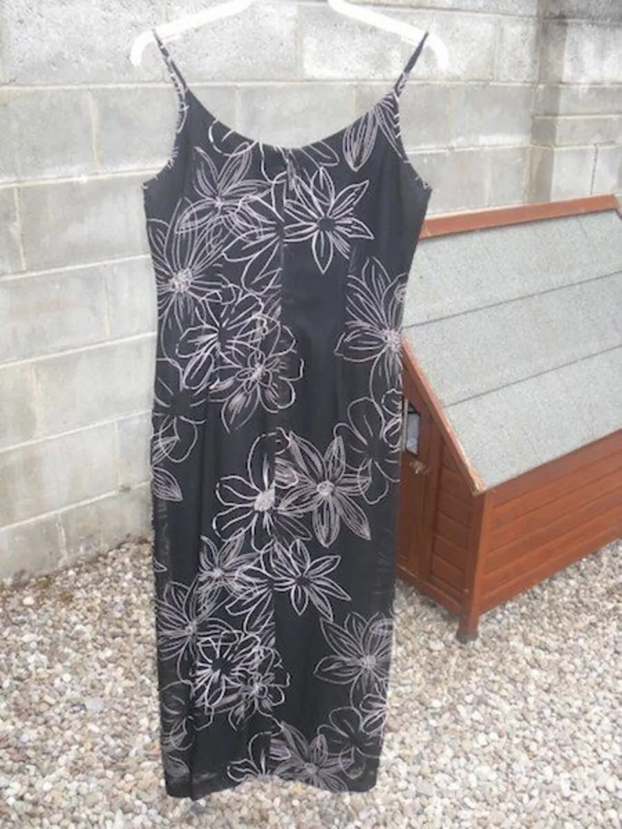 BRAND NEW LadyH Designer Dress with Matching Shawl - Image 4