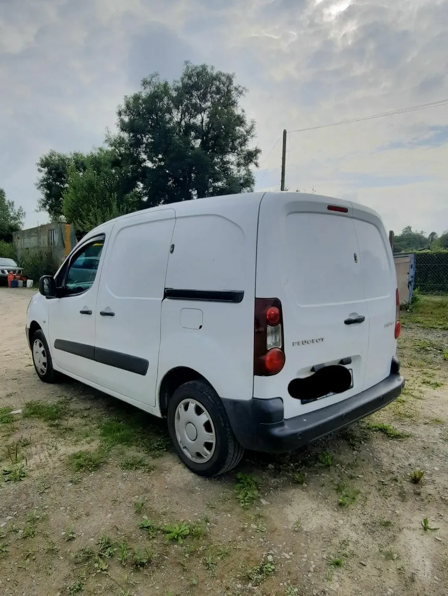 2017 Peugeot Partner - Image 2