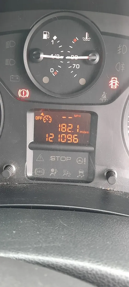 2017 Peugeot Partner - Image 2