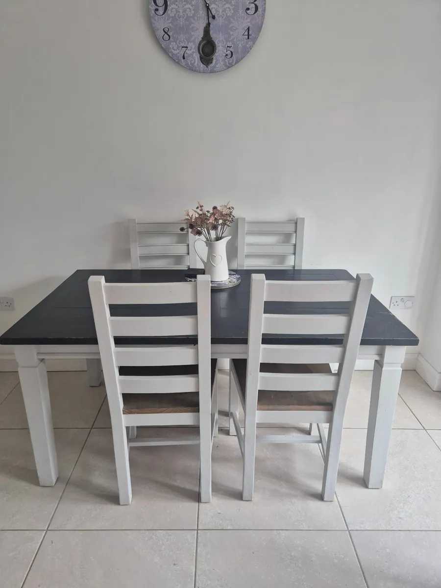 Kitchen table and chairs - Image 2