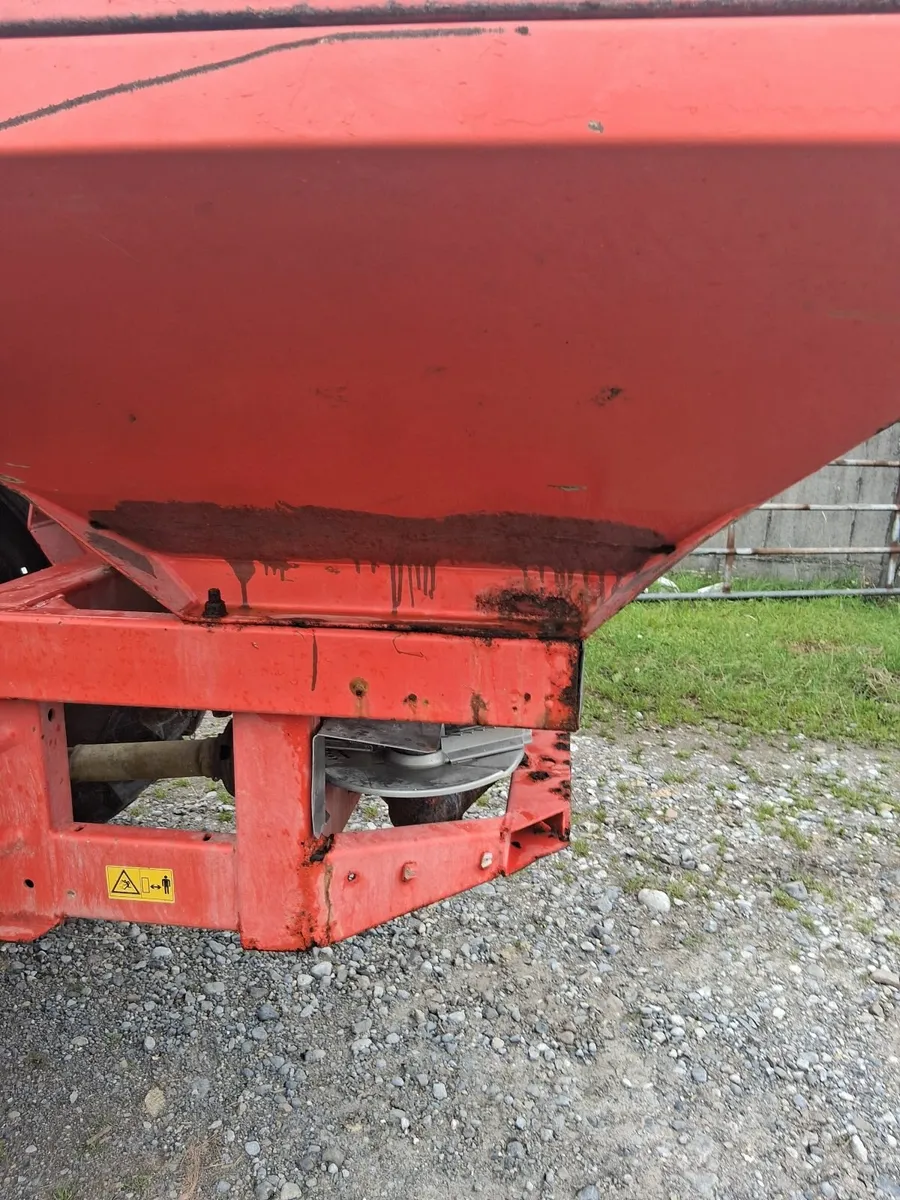 Manure spreader - Image 1
