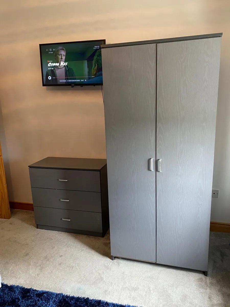 Bedroom furniture - Image 1