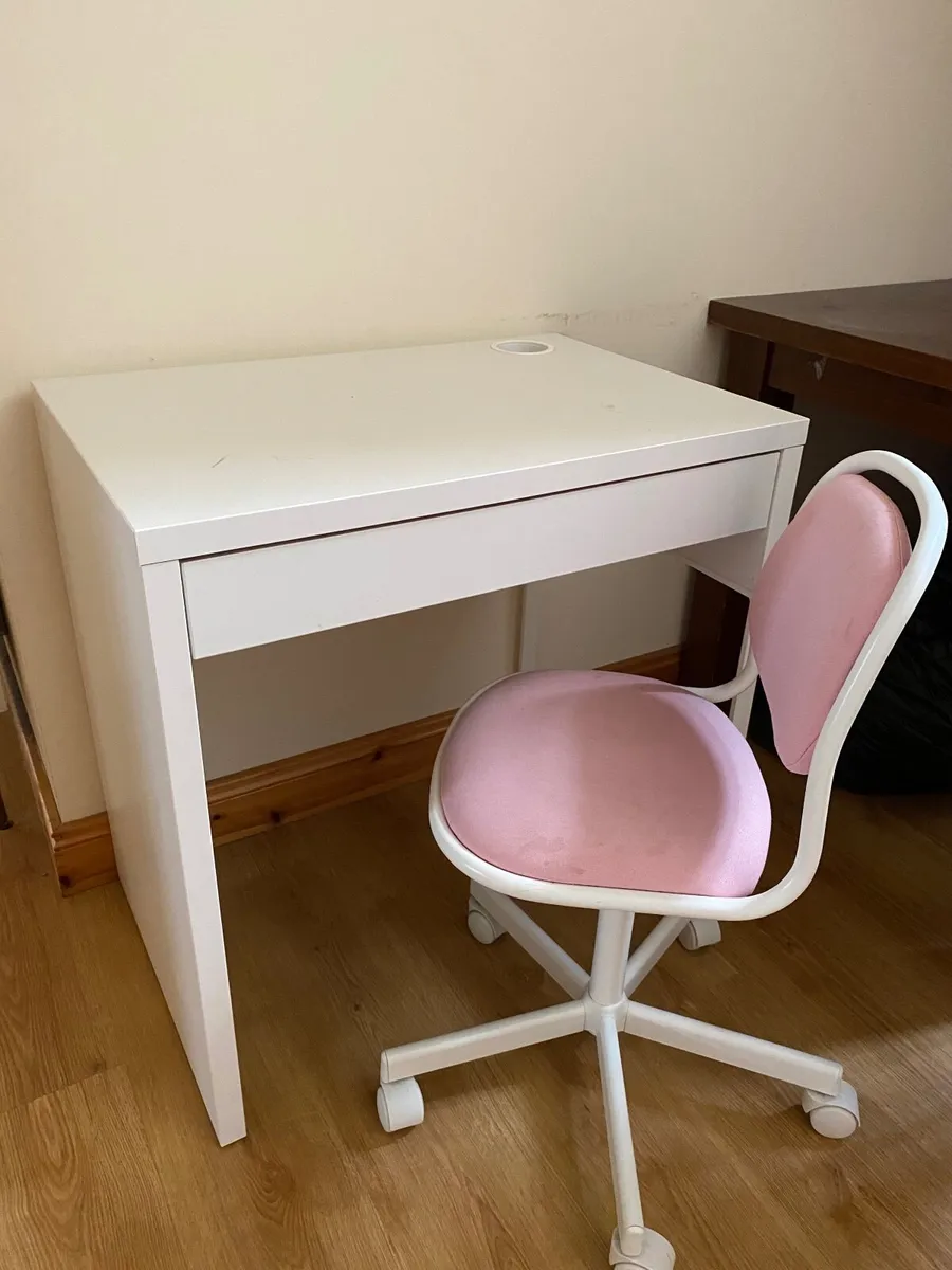 Desk and chair - Image 1