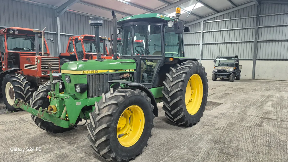 John Deere 2850 - Image 1