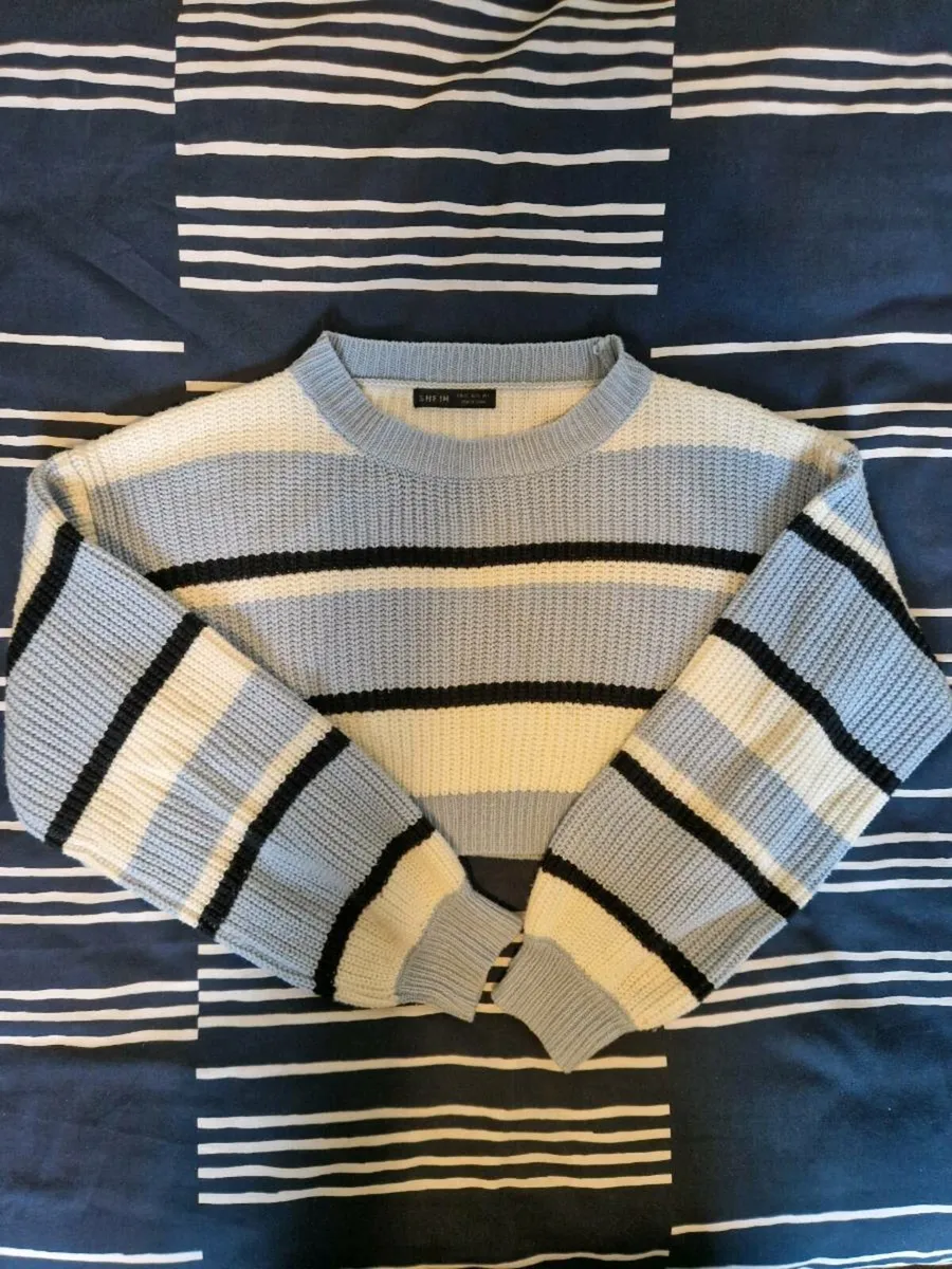 Blue and white y2k jumper - Image 1