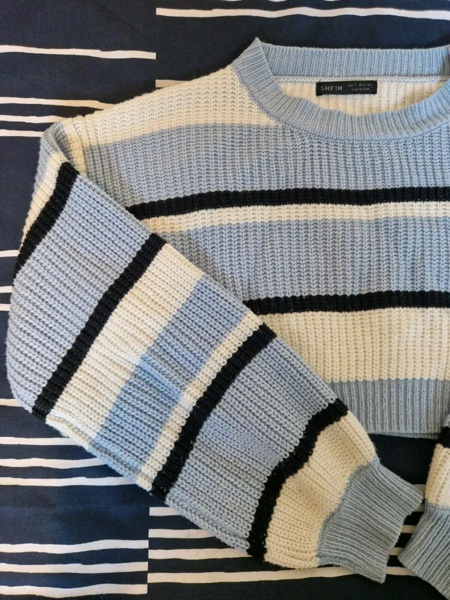 Blue and white y2k jumper - Image 3
