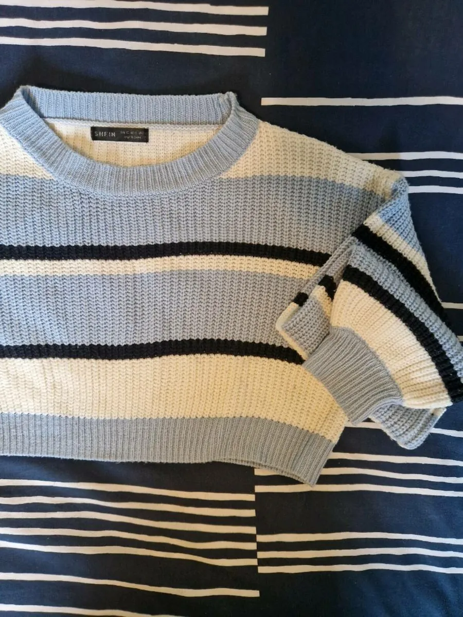 Blue and white y2k jumper - Image 4