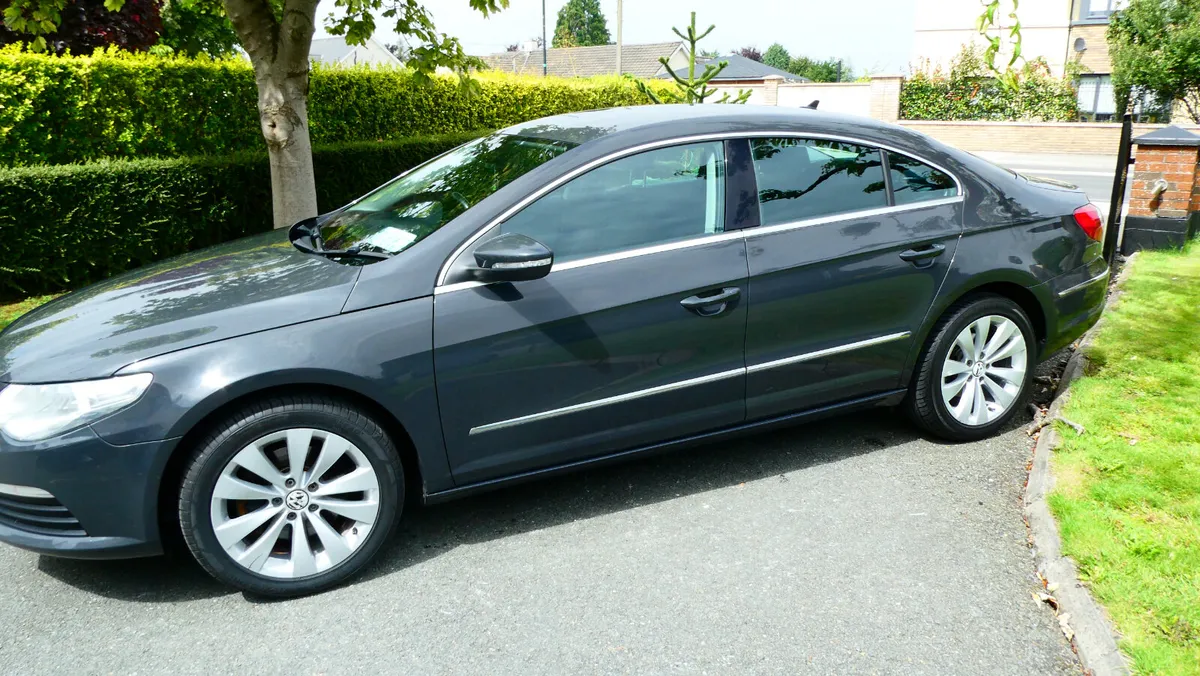 Volkswagen Passat 2011 - Image 1