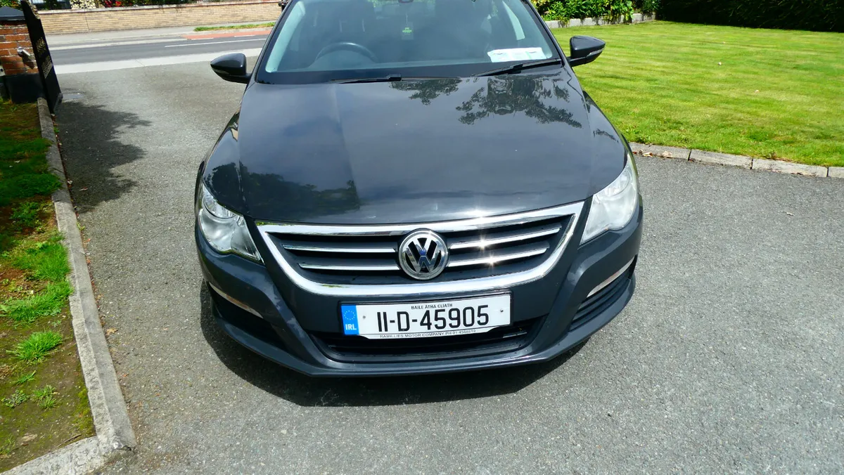 Volkswagen Passat 2011 - Image 2