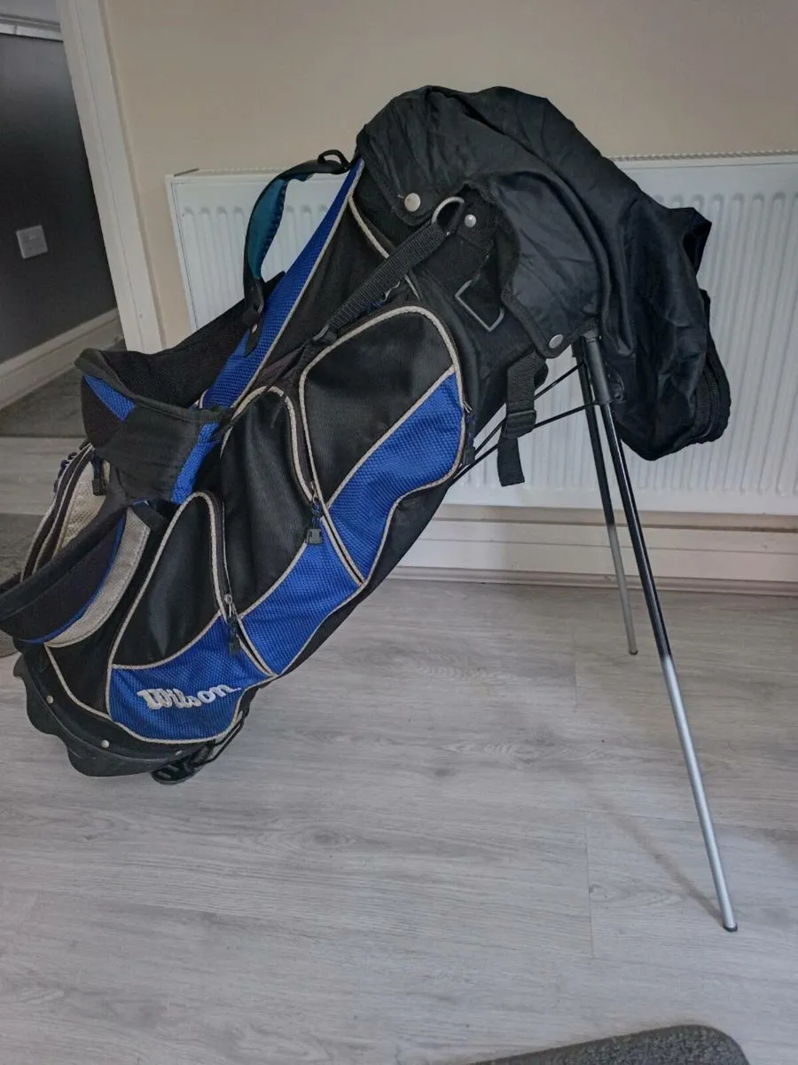 Wilson golf bag with stand. - Image 1