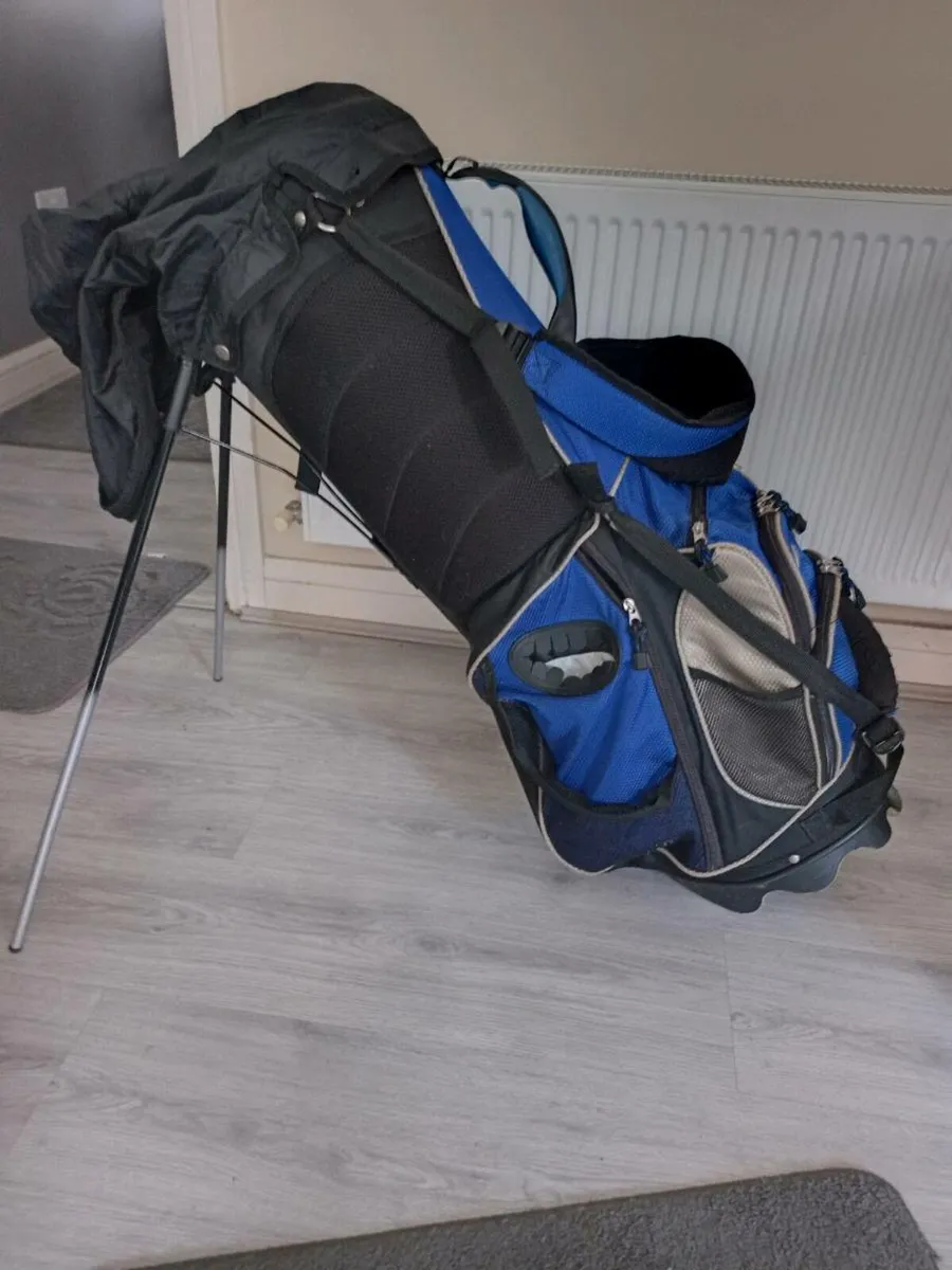 Wilson golf bag with stand. - Image 2