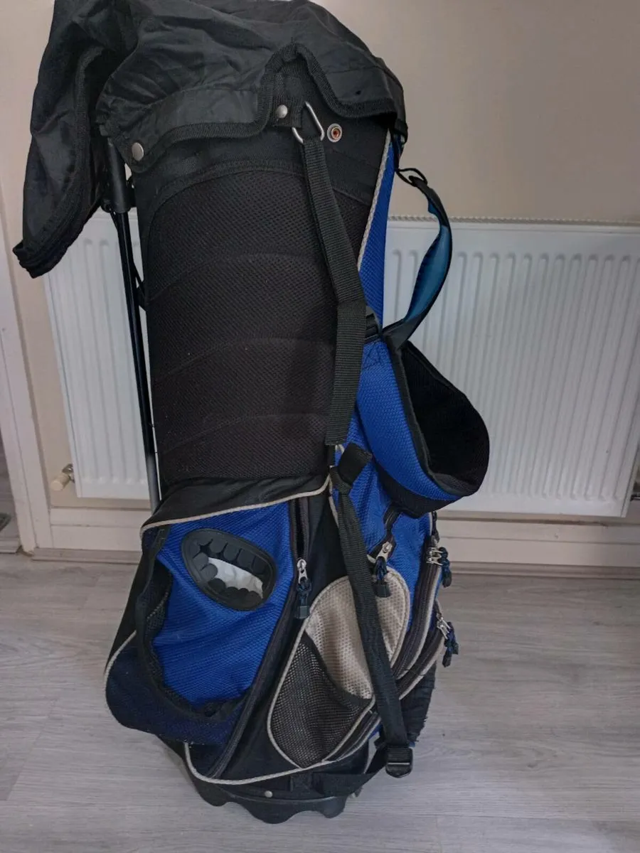 Wilson golf bag with stand. - Image 4