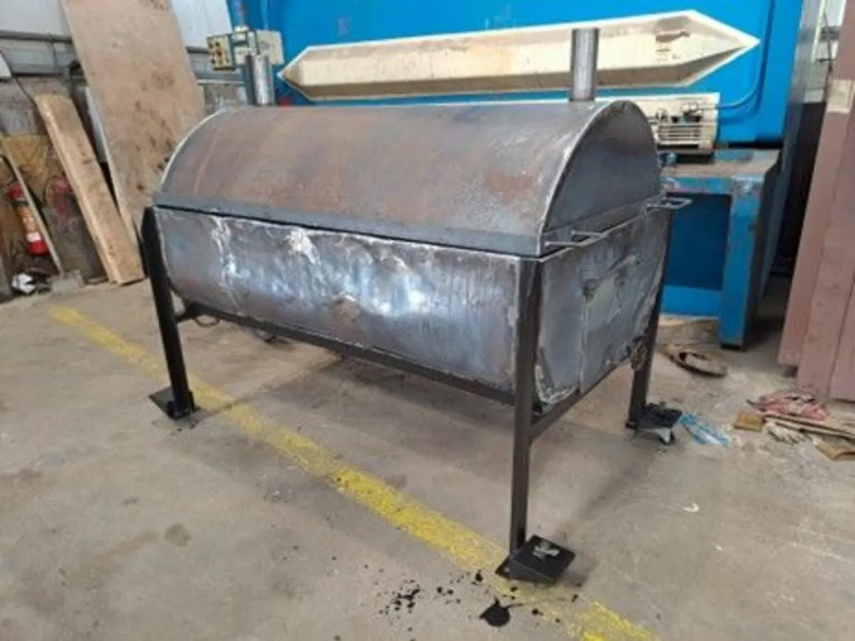 BBQ Smoker - Image 1