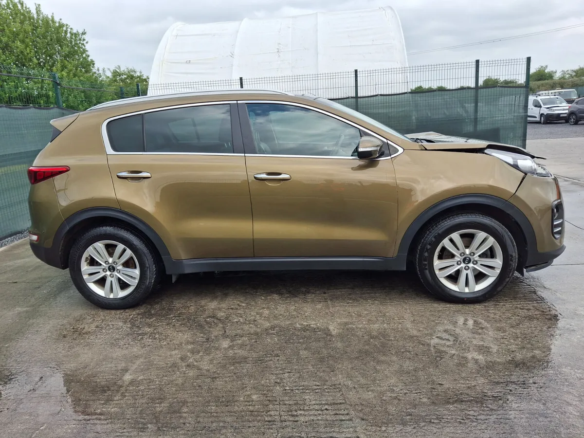 2017 Kia Sportage  1.7 Diesel very light damage - Image 2