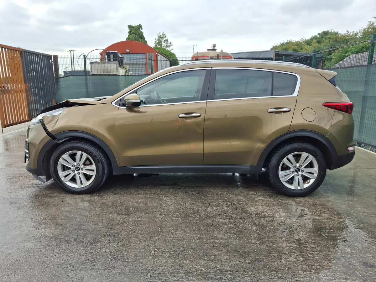 2017 Kia Sportage  1.7 Diesel very light damage - Image 3