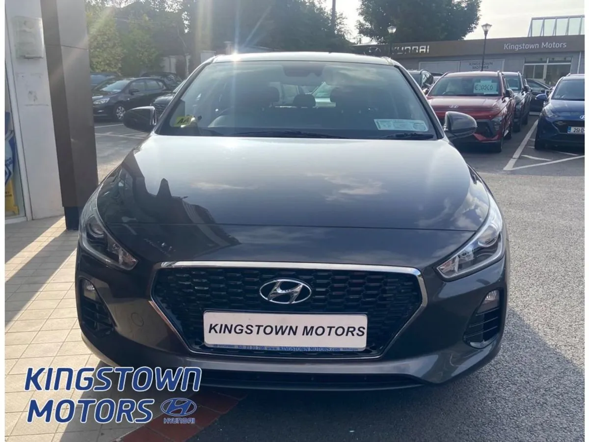 Hyundai i30 i 30 Classic 5DR - Image 2
