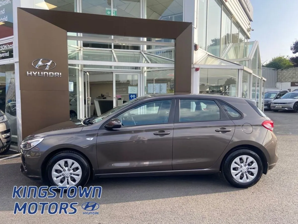 Hyundai i30 i 30 Classic 5DR - Image 3