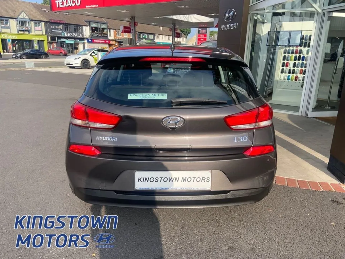 Hyundai i30 i 30 Classic 5DR - Image 4