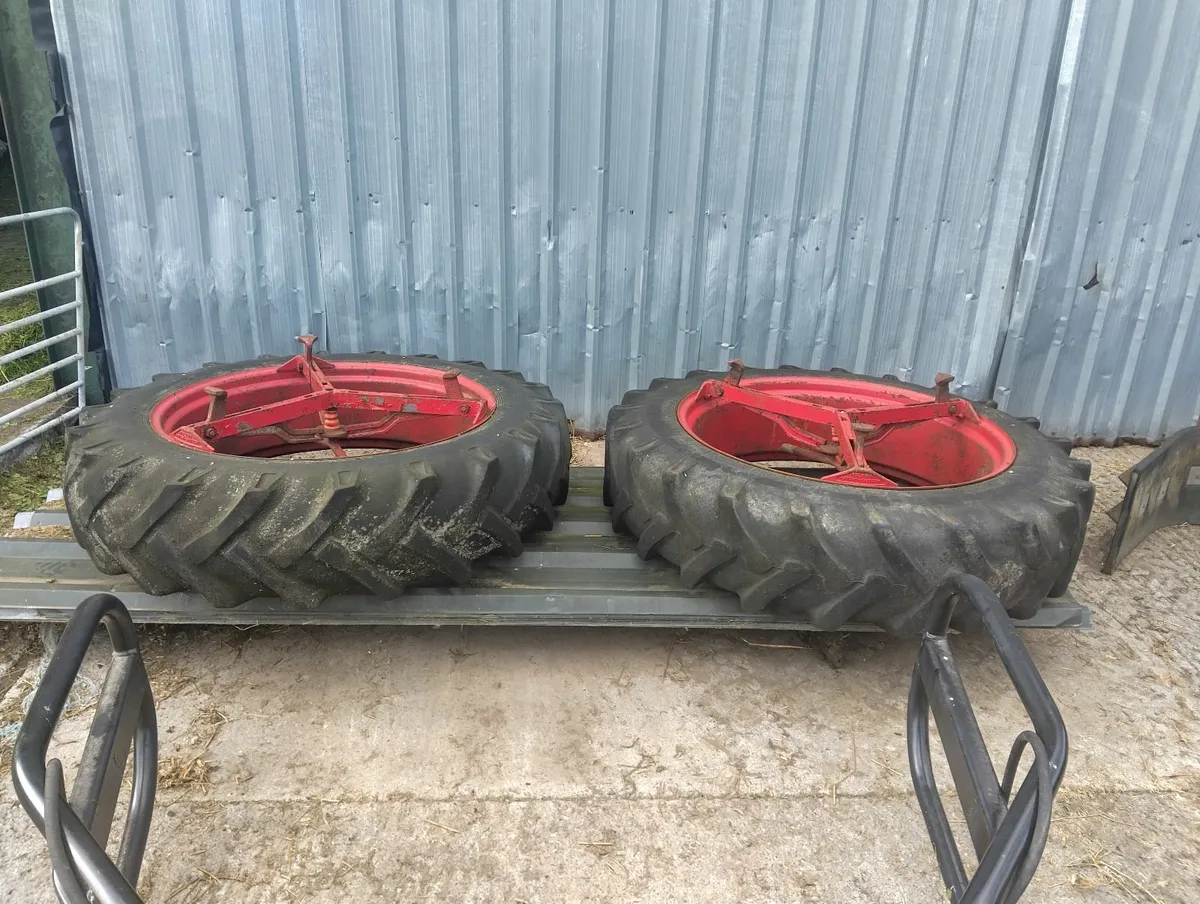 Twin wheels - Image 1