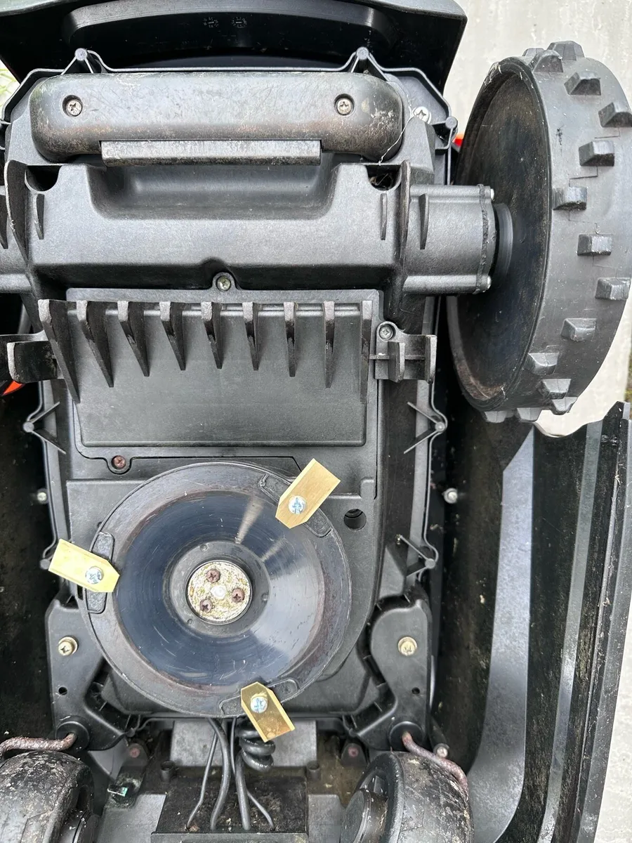 Robot mower - Yardforce X100i - Image 3