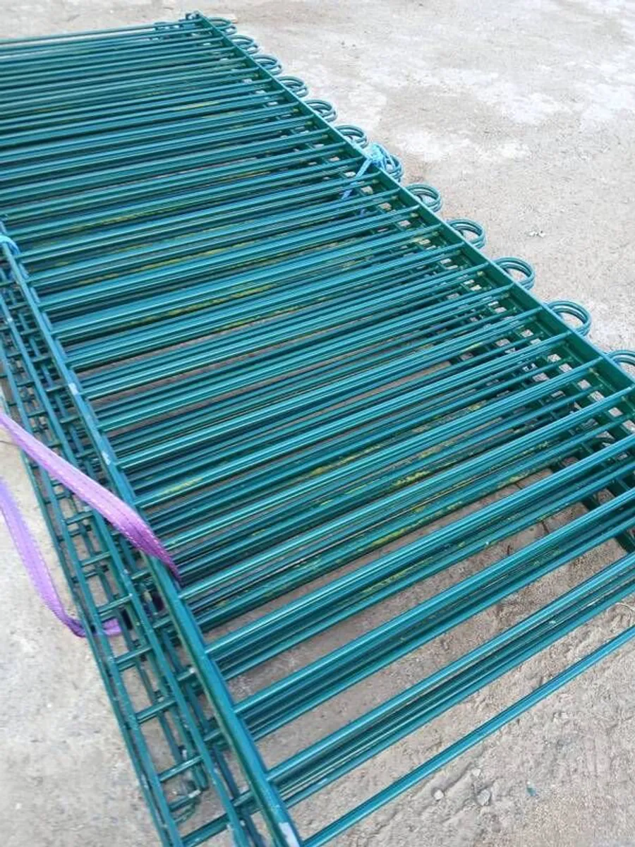Bow top steel fence panels - Image 2