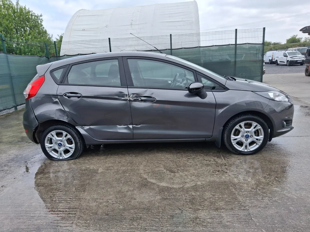 ?2016 Ford Fiesta  Zetec  1.0 Petrol - Image 4