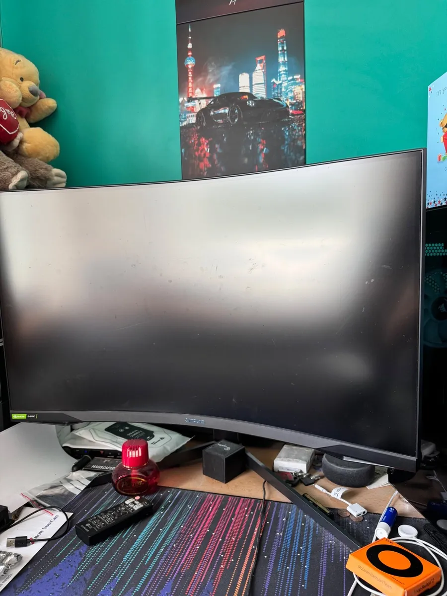 Samsung Odyssey G7 Gaming Monitor - Image 1