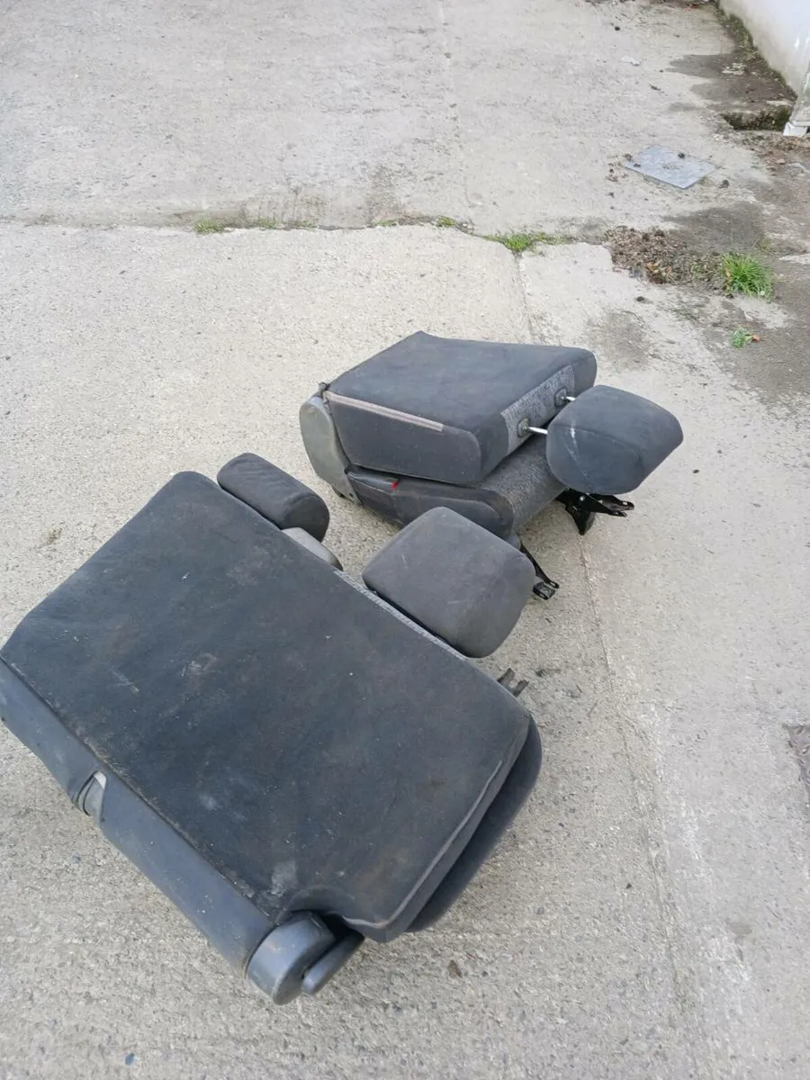 Toyota landcruiser back passenger seats - Image 1