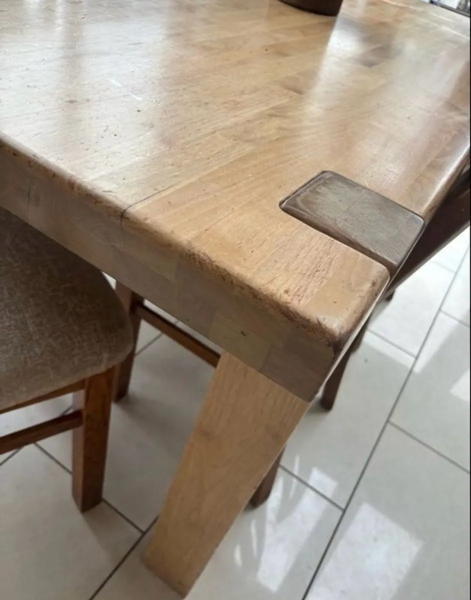 table and chairs - Image 3