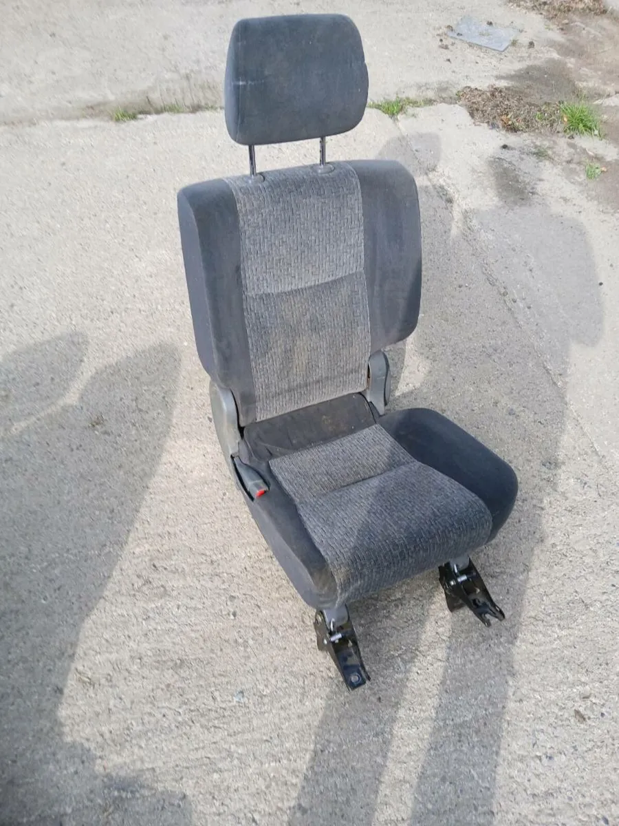 Toyota landcruiser back passenger seats - Image 3