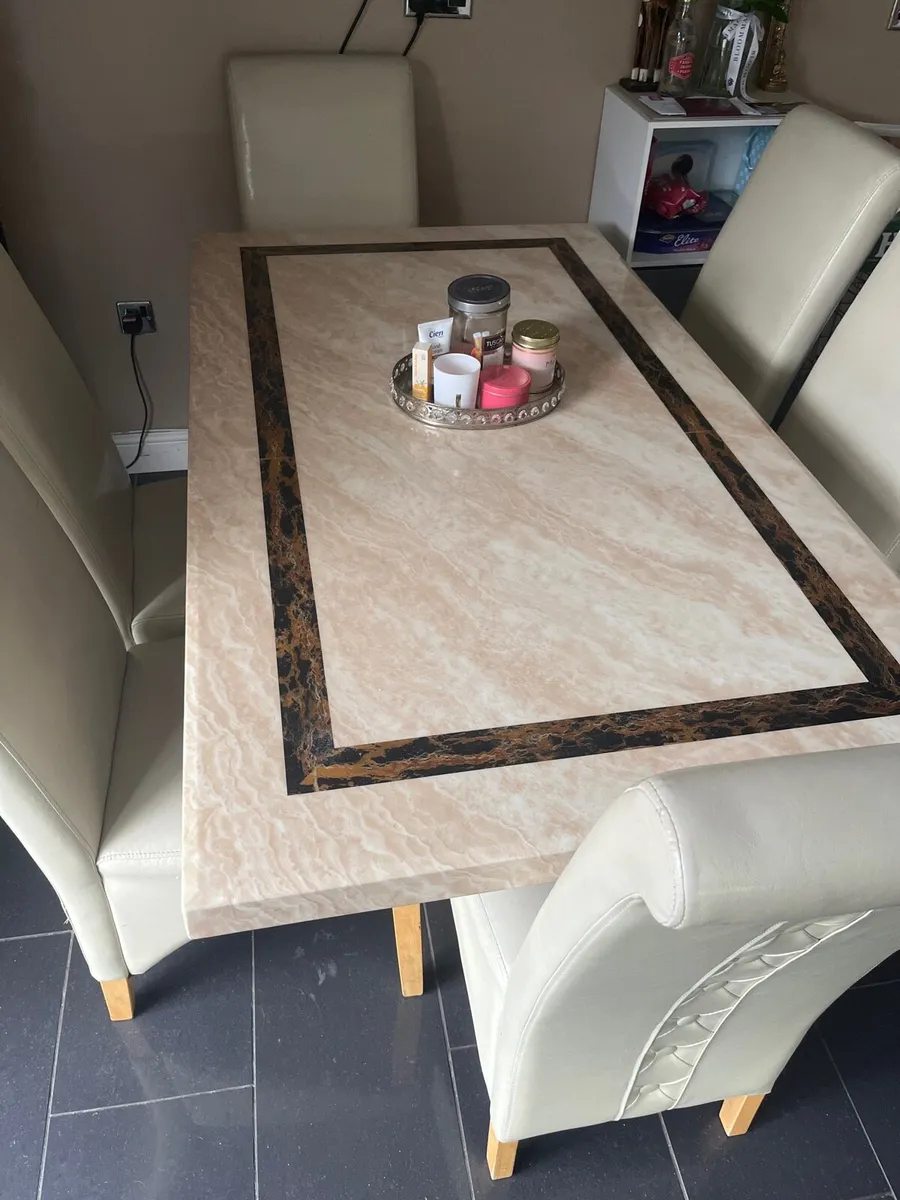 Kitchen table - Image 1