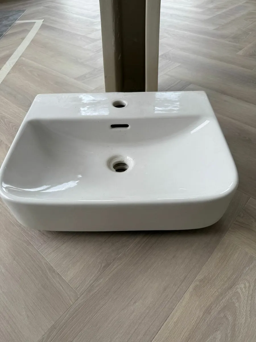Sonas Bathroom Washbasin & Full Pedestal - Image 1