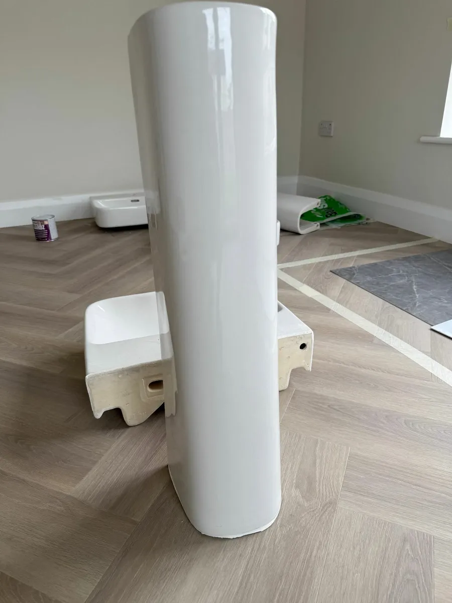 Sonas Bathroom Washbasin & Full Pedestal - Image 3