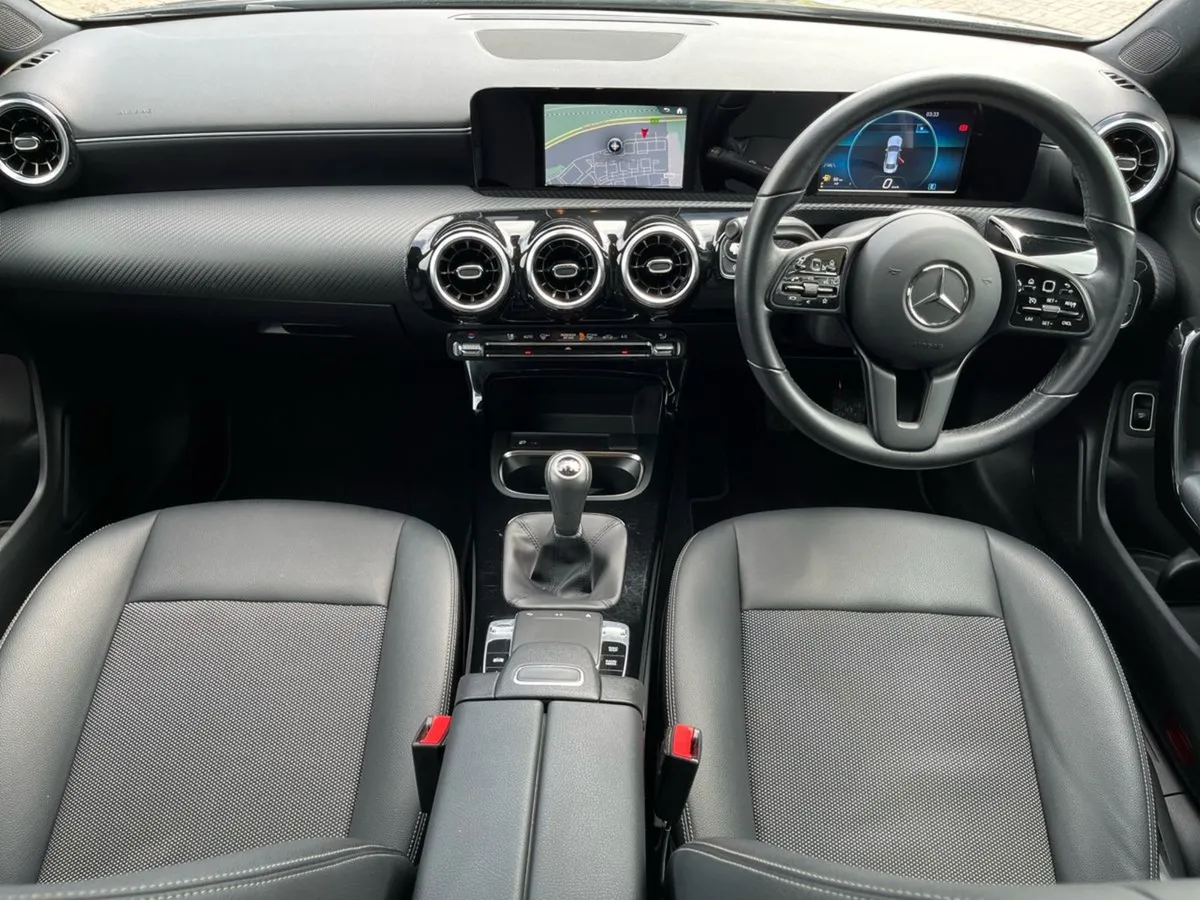 Mercedes-Benz CLA 180 Progressive Edition Manual - Image 4