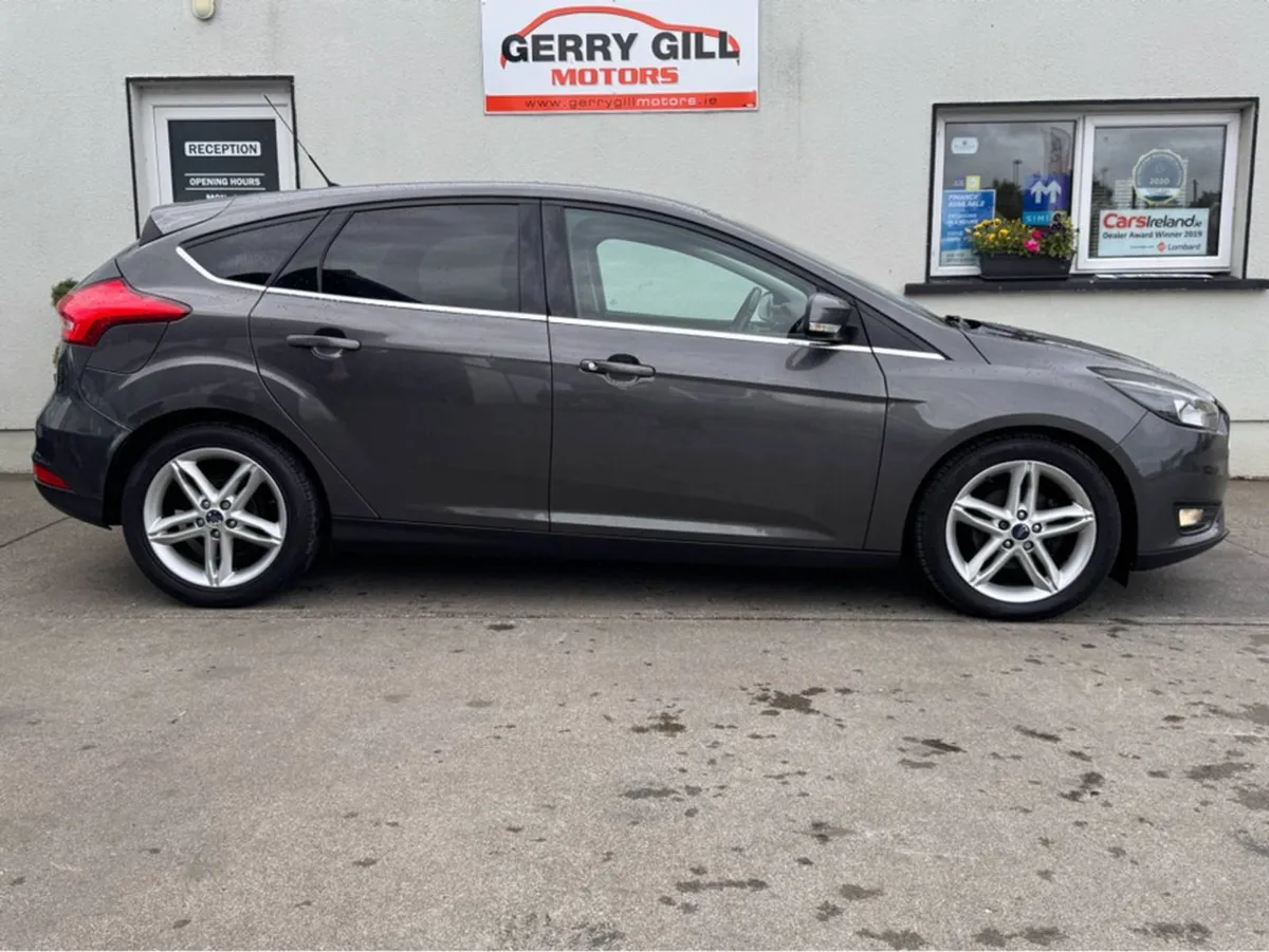 Ford Focus 1.5 Tdci Zetec 120PS 5DR - Image 3