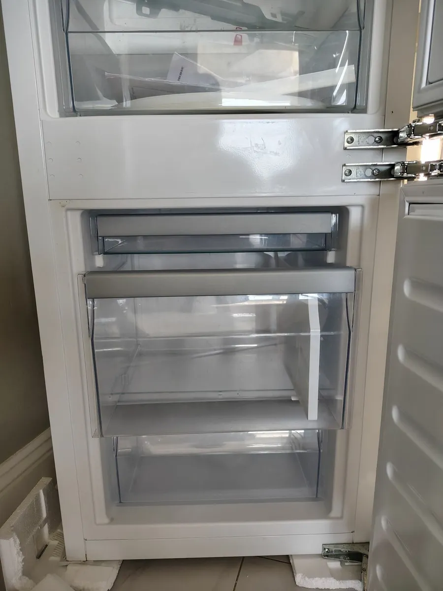 Integrated fridge freezer - Image 3