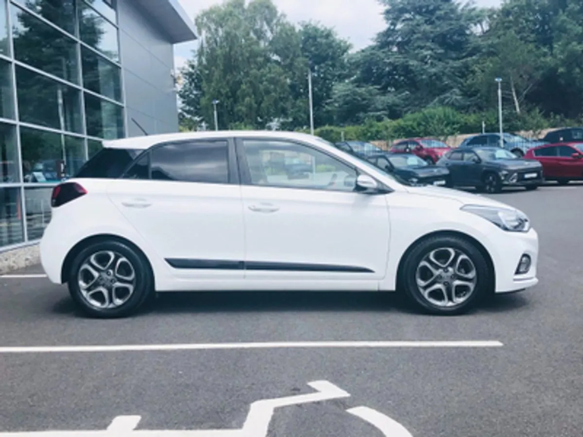 Hyundai i20 Deluxe 1.2 Petrol - Image 4