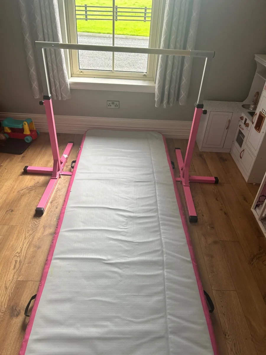 Gymnastic bars and mat - Image 1
