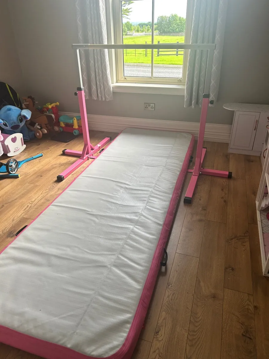 Gymnastic bars and mat - Image 2