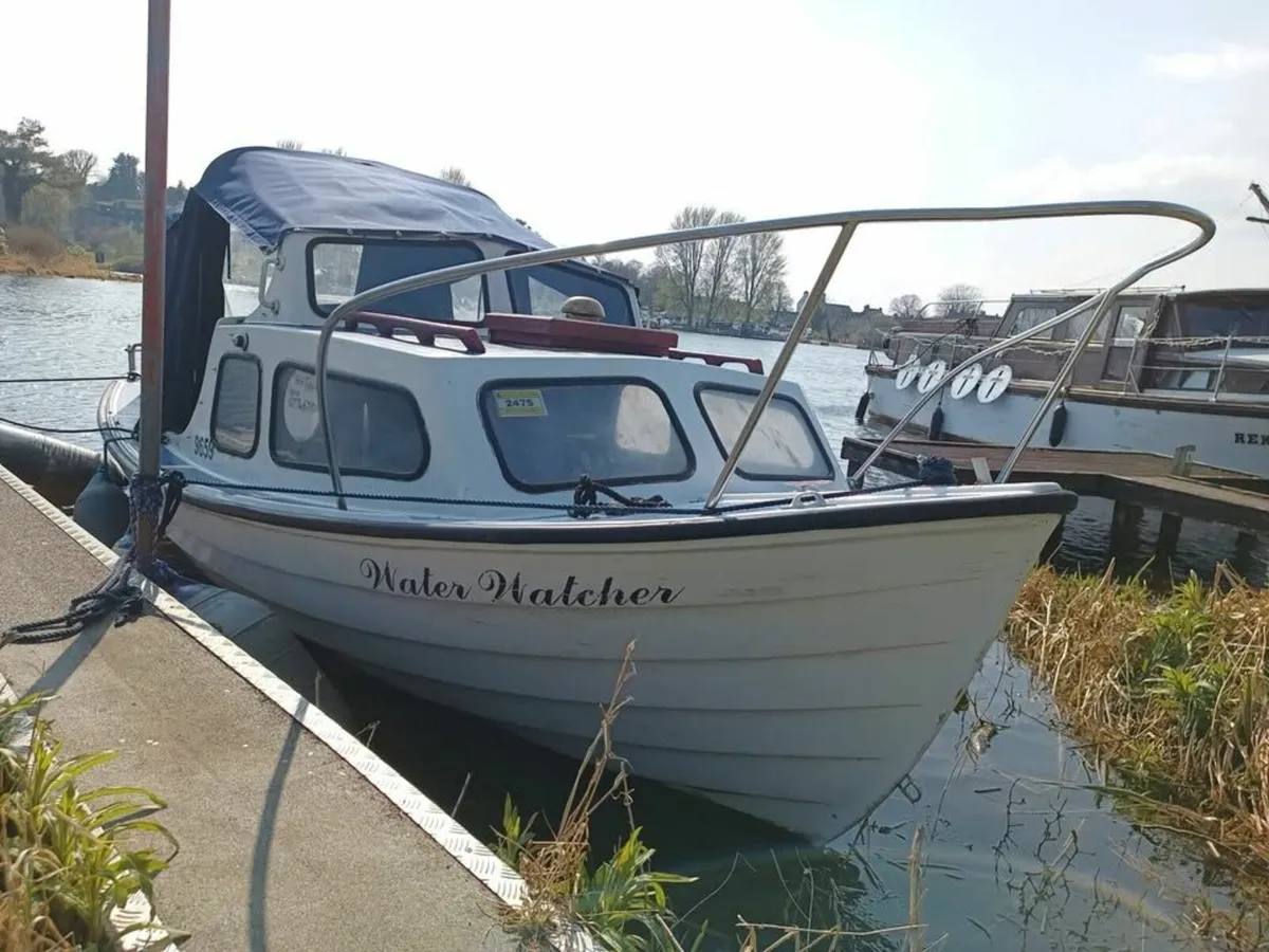DARRAGH 19 " CABIN BOAT WITH 12HP DIESEL INBOARD - Image 2