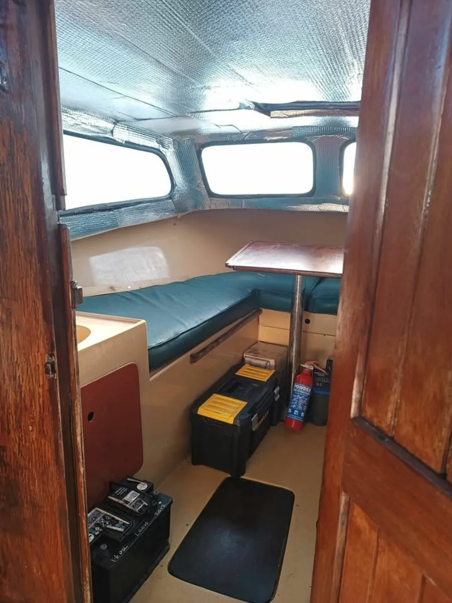 DARRAGH 19 " CABIN BOAT WITH 12HP DIESEL INBOARD - Image 3