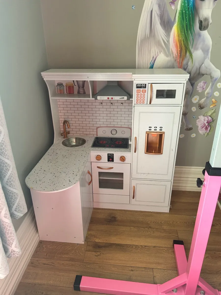 Child’s kitchen - Image 3